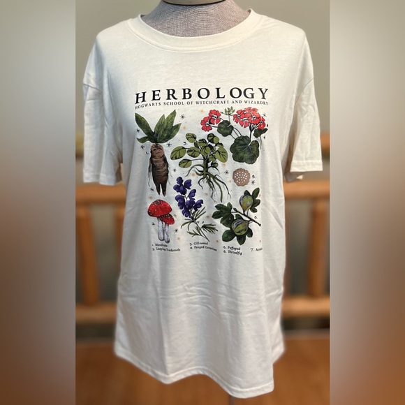 Tops - Harry Potter Herbology Hogwarts Botanical Tee — Size M